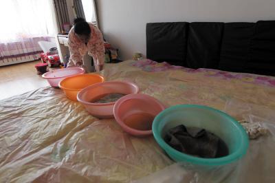 渭源楼上漏水，住户失联，小区没物管，业主维权难！律师来支招……